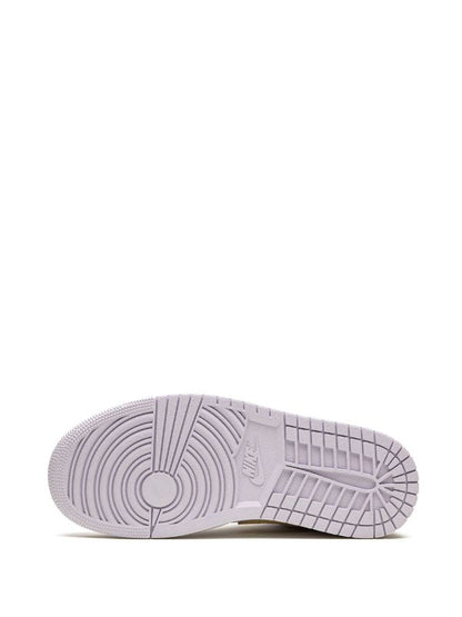 AIR JORDAN 1 LOW BARELY GRAPE (W)